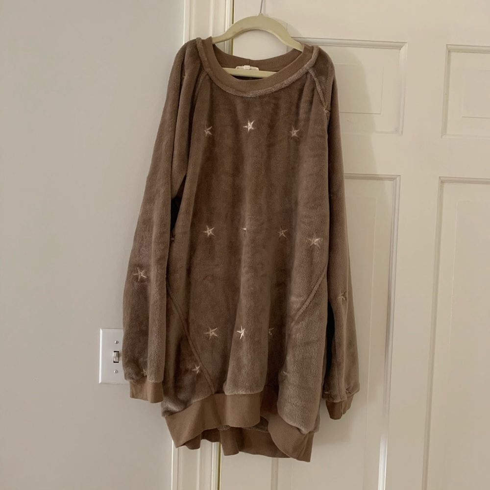 Easel star sweater top